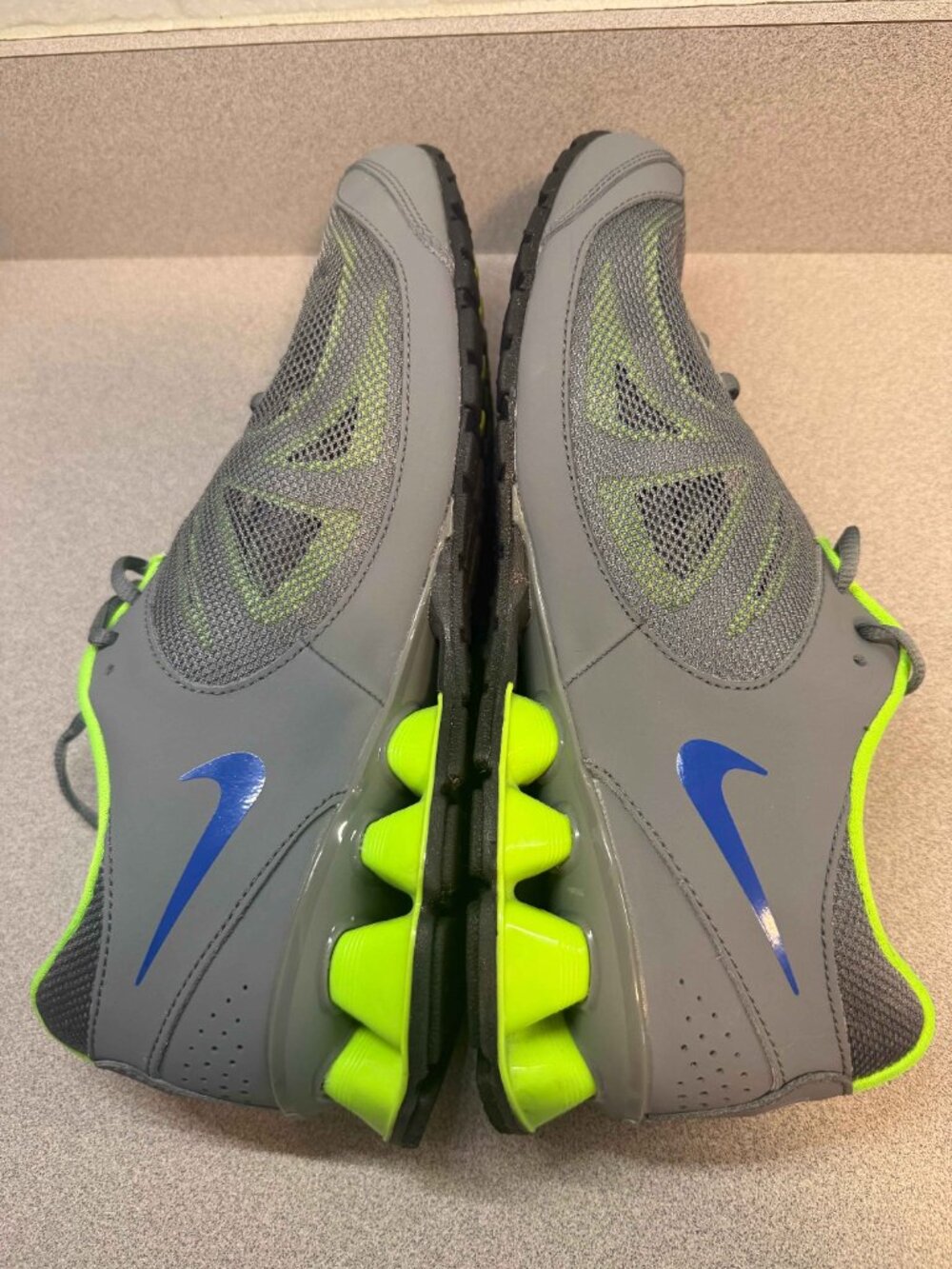 Nike Reax Sneakers – Men’s 11 – Gray/Volt/Blue – Excellent Condition